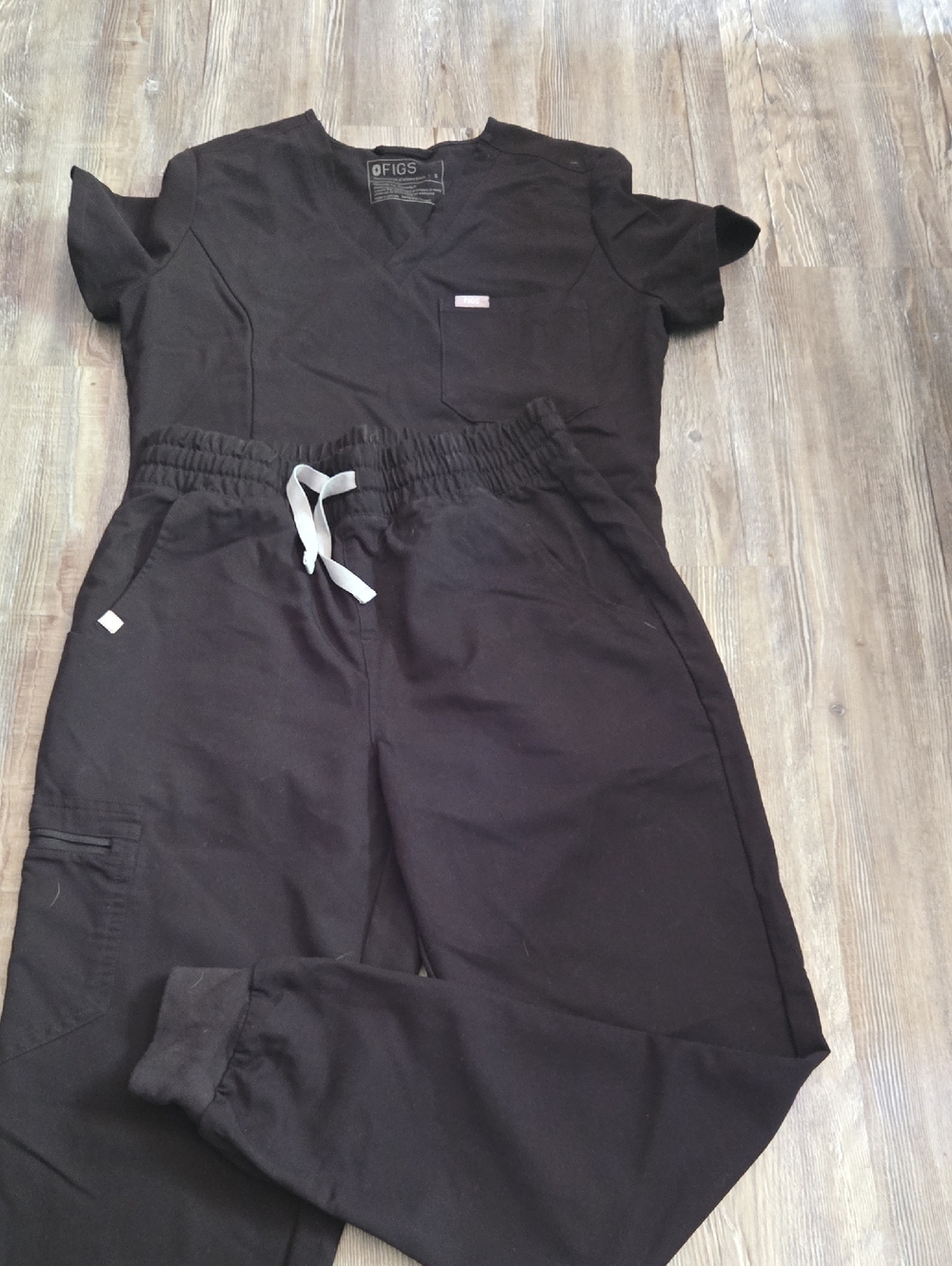 Figs Black Women's Track Pants & Joggers Scrub Set